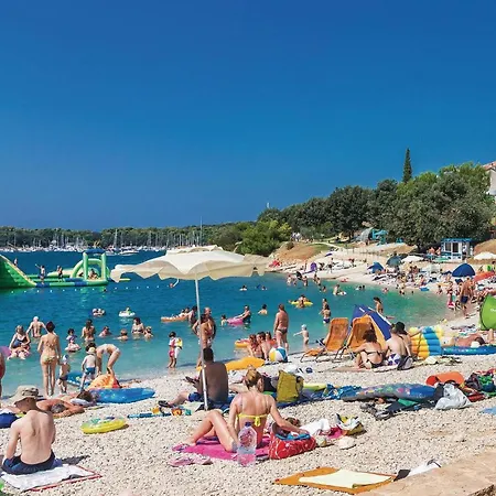 Lovely In With Outdoor Swimming Pool Hébergement de vacances